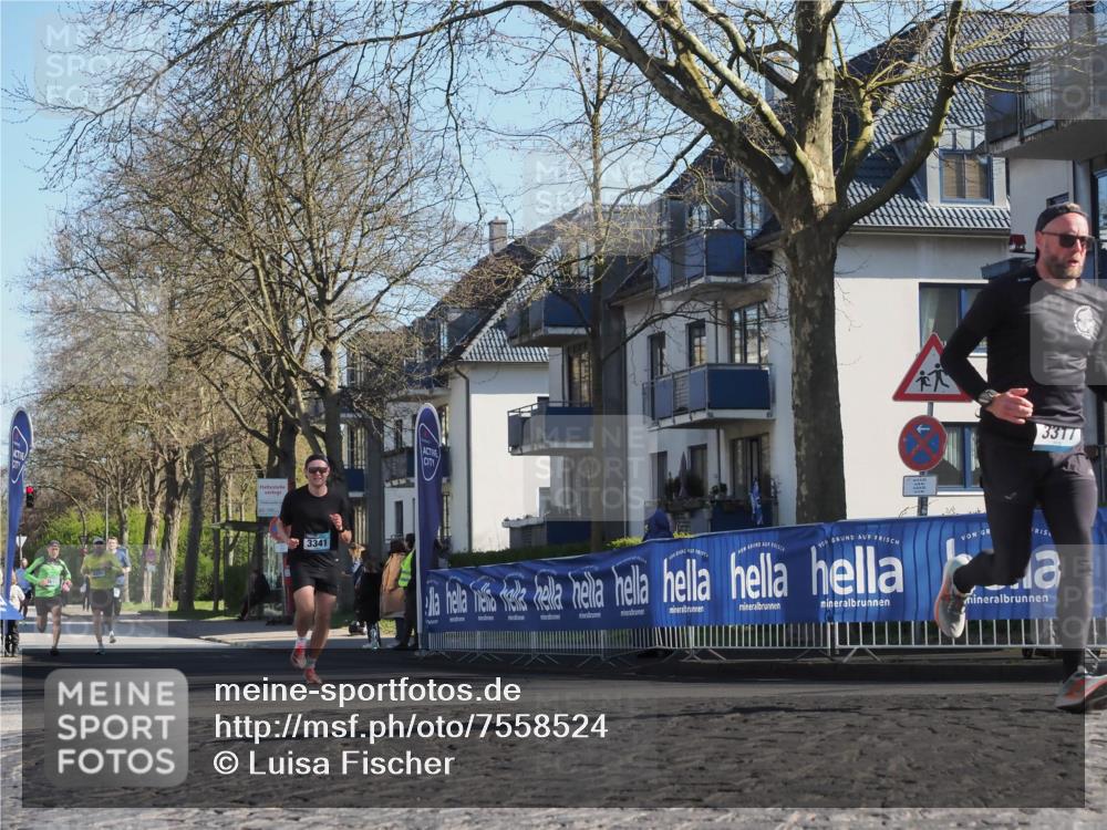 06.04.2025 - 44. Internationalen Wilhelmsburger Insellauf Luisa Fischer http://msf.ph/oto/7558524 06.04.2025 10:24:42 Ziel 3317, 3341 meine-sportfotos.de