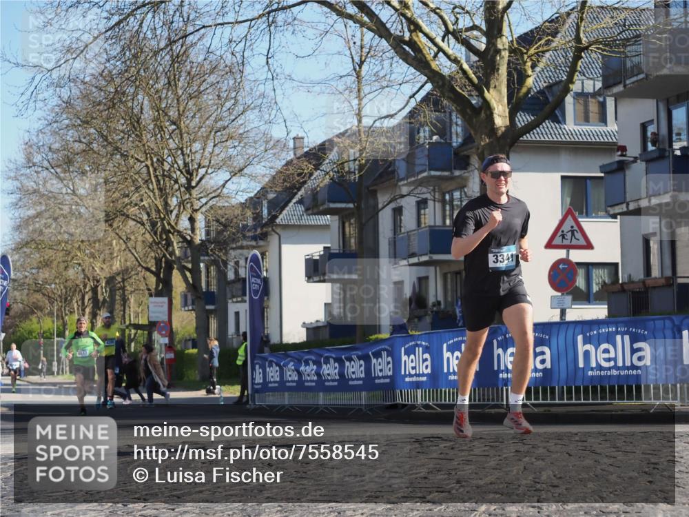 06.04.2025 - 44. Internationalen Wilhelmsburger Insellauf Luisa Fischer http://msf.ph/oto/7558545 06.04.2025 10:24:44 Ziel 4617, 4205, 3341 meine-sportfotos.de