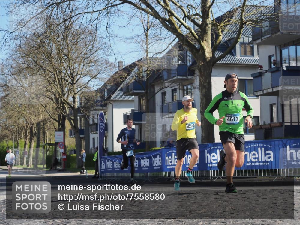06.04.2025 - 44. Internationalen Wilhelmsburger Insellauf Luisa Fischer http://msf.ph/oto/7558580 06.04.2025 10:24:48 Ziel 4205, 4617, 4195 meine-sportfotos.de