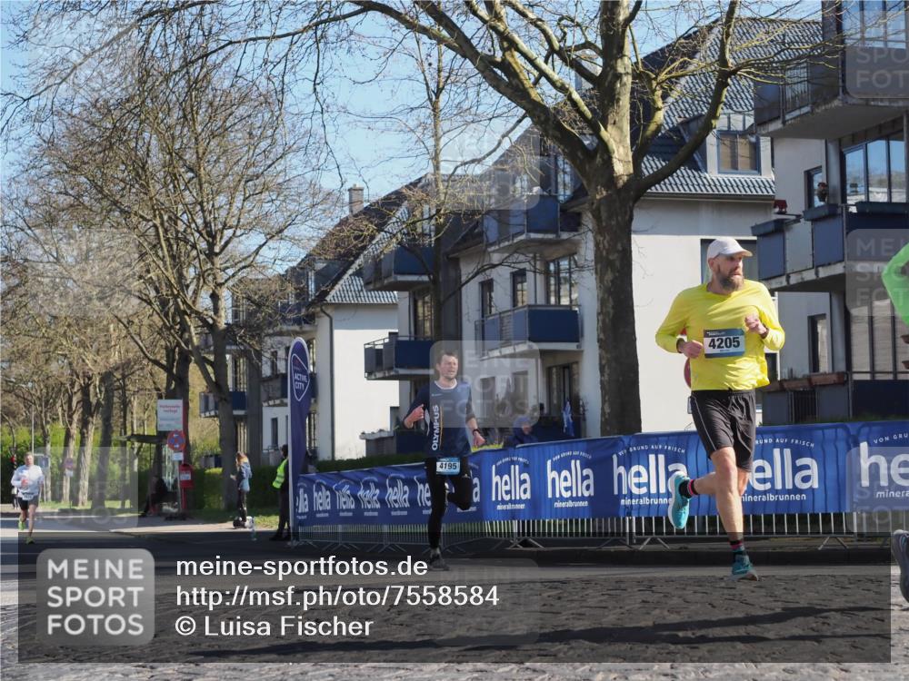 06.04.2025 - 44. Internationalen Wilhelmsburger Insellauf Luisa Fischer http://msf.ph/oto/7558584 06.04.2025 10:24:49 Ziel 4205, 4195 meine-sportfotos.de