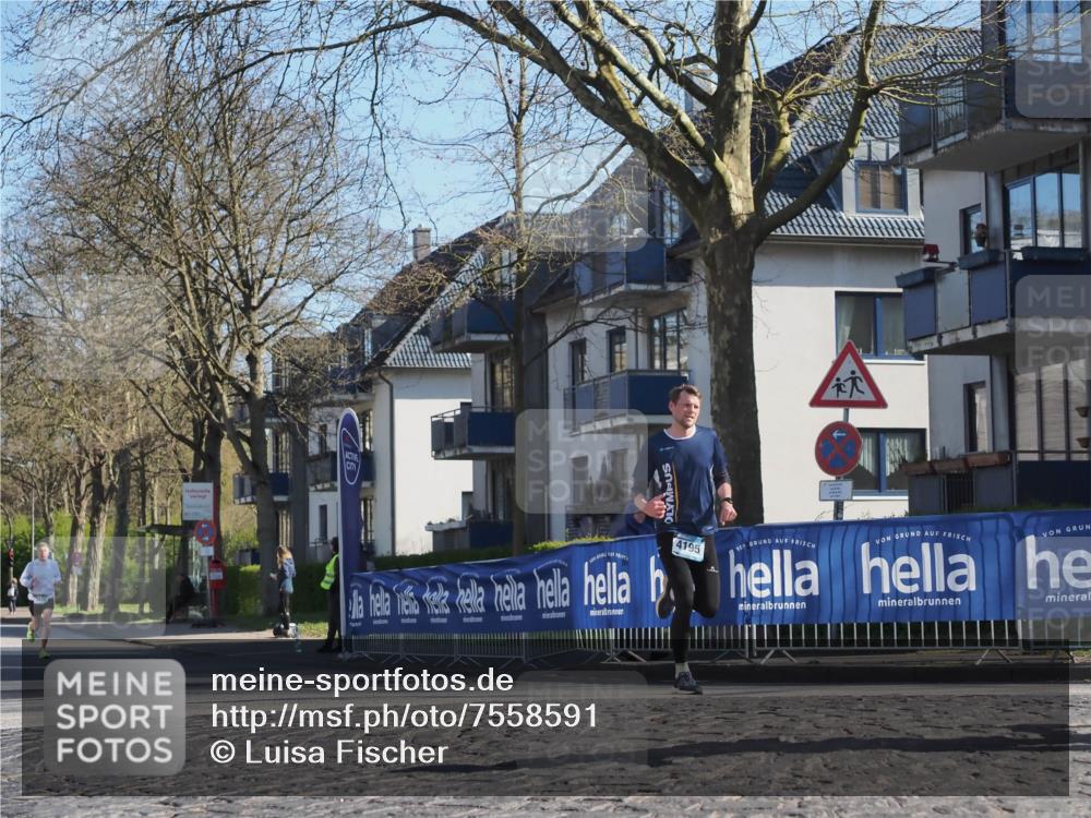 06.04.2025 - 44. Internationalen Wilhelmsburger Insellauf Luisa Fischer http://msf.ph/oto/7558591 06.04.2025 10:24:49 Ziel 4195 meine-sportfotos.de