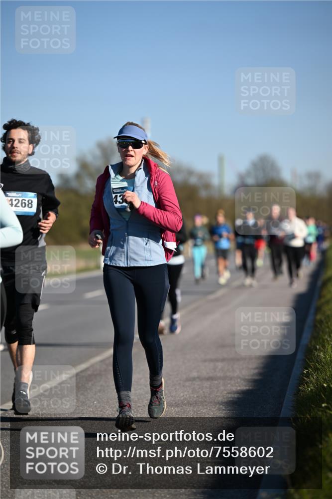 06.04.2025 - 44. Internationalen Wilhelmsburger Insellauf Dr. Thomas Lammeyer http://msf.ph/oto/7558602 06.04.2025 09:34:44 Laufen 4268, 43 meine-sportfotos.de