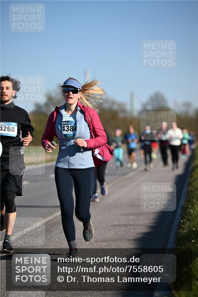 06.04.2025 - 44. Internationalen Wilhelmsburger Insellauf Dr. Thomas Lammeyer http://msf.ph/oto/7558605 06.04.2025 09:34:45 Laufen 4268, 4384 meine-sportfotos.de
