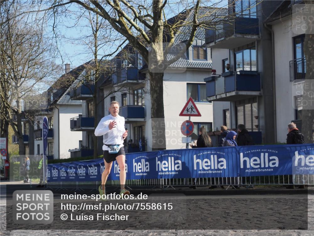 06.04.2025 - 44. Internationalen Wilhelmsburger Insellauf Luisa Fischer http://msf.ph/oto/7558615 06.04.2025 10:24:56 Ziel 3820 meine-sportfotos.de