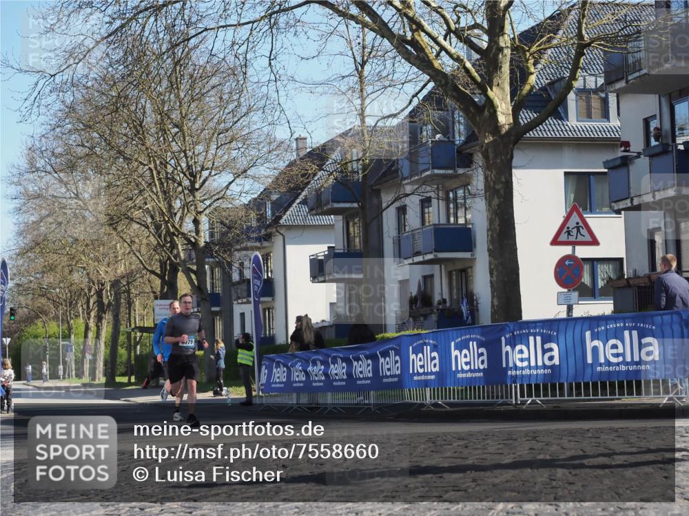 06.04.2025 - 44. Internationalen Wilhelmsburger Insellauf Luisa Fischer http://msf.ph/oto/7558660 06.04.2025 10:25:12 Ziel 079 meine-sportfotos.de