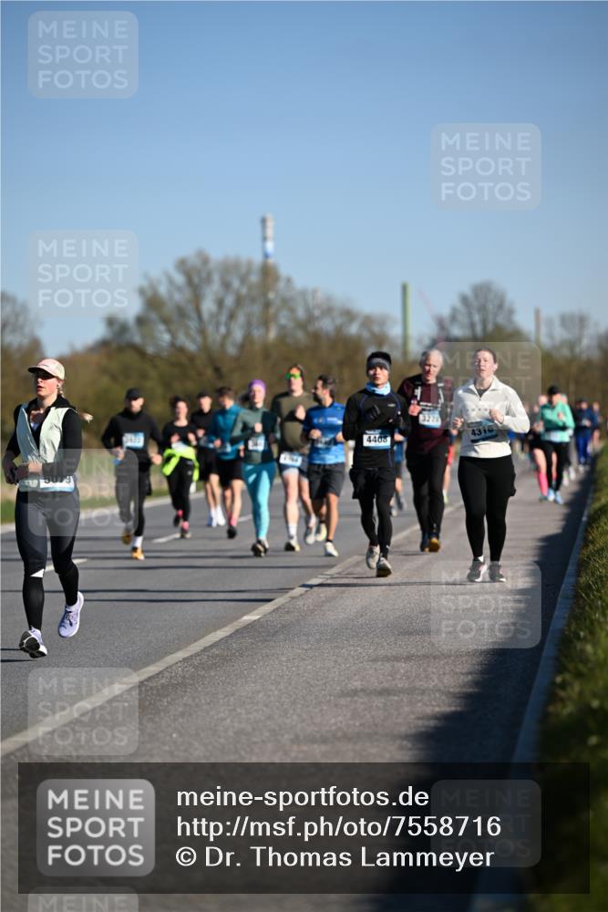 06.04.2025 - 44. Internationalen Wilhelmsburger Insellauf Dr. Thomas Lammeyer http://msf.ph/oto/7558716 06.04.2025 09:34:50 Laufen 4408, 3276, 4316 meine-sportfotos.de