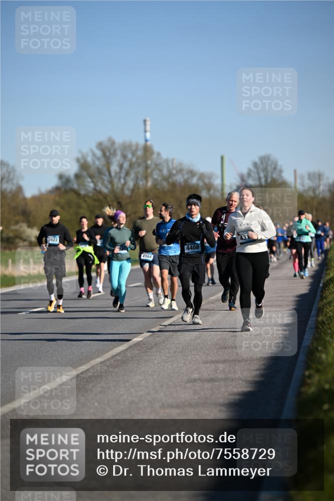 06.04.2025 - 44. Internationalen Wilhelmsburger Insellauf Dr. Thomas Lammeyer http://msf.ph/oto/7558729 06.04.2025 09:34:51 Laufen 3922, 431, 4408, 4184 meine-sportfotos.de