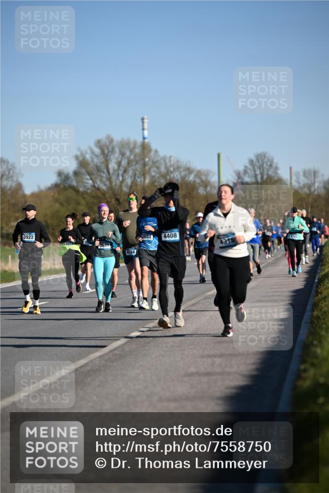 06.04.2025 - 44. Internationalen Wilhelmsburger Insellauf Dr. Thomas Lammeyer http://msf.ph/oto/7558750 06.04.2025 09:34:52 Laufen 3922, 4217, 4184, 3682, 4408, 4143 meine-sportfotos.de