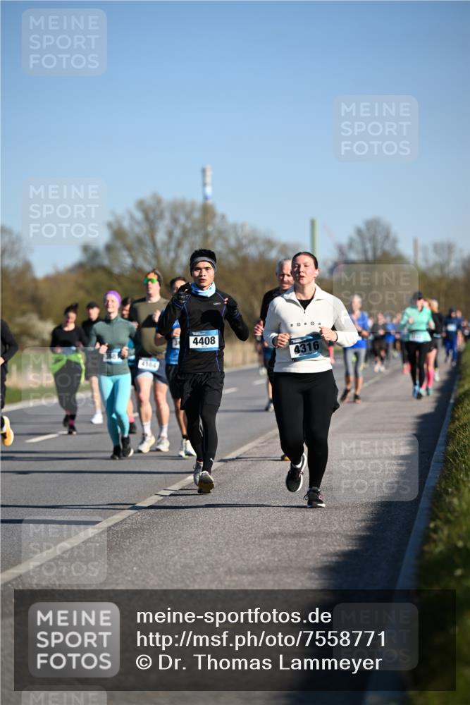 06.04.2025 - 44. Internationalen Wilhelmsburger Insellauf Dr. Thomas Lammeyer http://msf.ph/oto/7558771 06.04.2025 09:34:53 Laufen 4184, 4408, 4316 meine-sportfotos.de