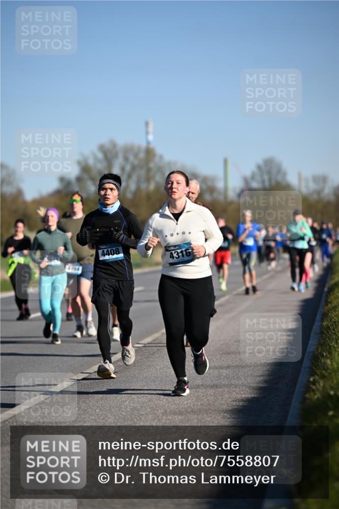 06.04.2025 - 44. Internationalen Wilhelmsburger Insellauf Dr. Thomas Lammeyer http://msf.ph/oto/7558807 06.04.2025 09:34:54 Laufen 4704, 4408, 4316 meine-sportfotos.de