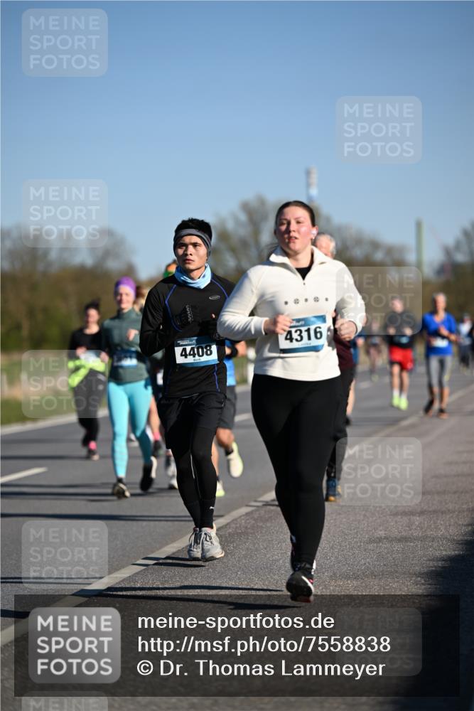 06.04.2025 - 44. Internationalen Wilhelmsburger Insellauf Dr. Thomas Lammeyer http://msf.ph/oto/7558838 06.04.2025 09:34:55 Laufen 4408, 4316 meine-sportfotos.de
