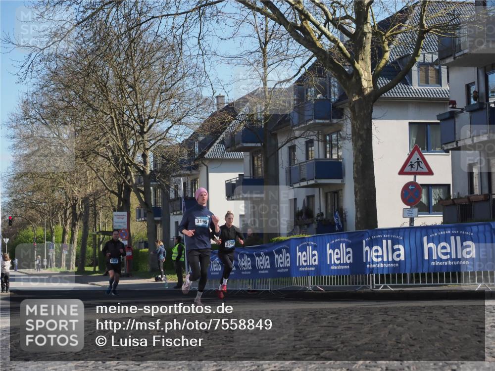 06.04.2025 - 44. Internationalen Wilhelmsburger Insellauf Luisa Fischer http://msf.ph/oto/7558849 06.04.2025 10:25:53 Ziel 3541, 3195, 3250 meine-sportfotos.de