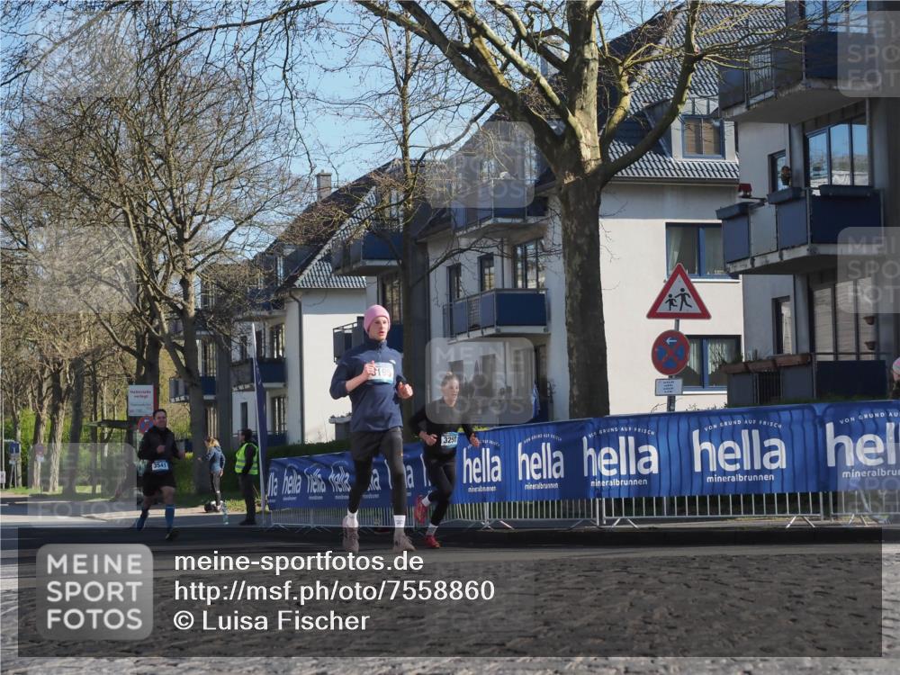 06.04.2025 - 44. Internationalen Wilhelmsburger Insellauf Luisa Fischer http://msf.ph/oto/7558860 06.04.2025 10:25:54 Ziel 19, 3541, 3250 meine-sportfotos.de