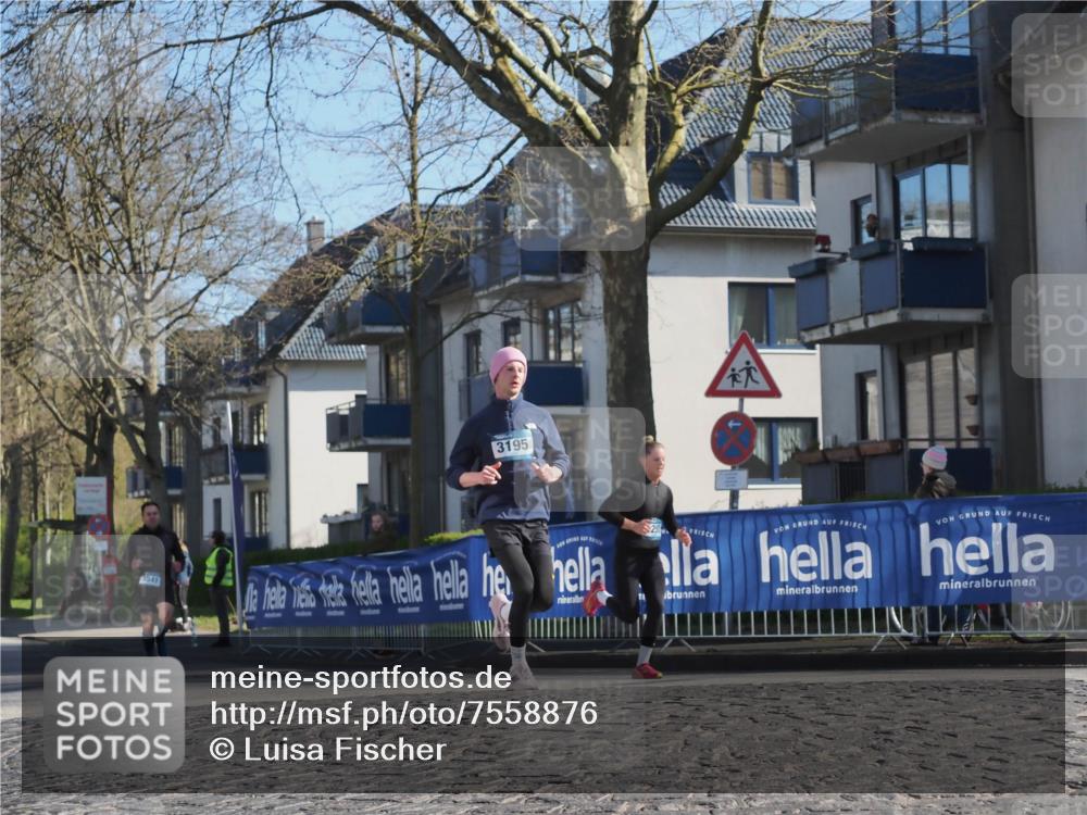 06.04.2025 - 44. Internationalen Wilhelmsburger Insellauf Luisa Fischer http://msf.ph/oto/7558876 06.04.2025 10:25:54 Ziel 3195, 4541, 25 meine-sportfotos.de