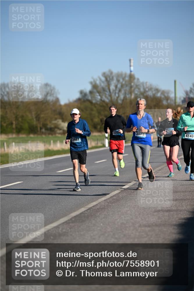 06.04.2025 - 44. Internationalen Wilhelmsburger Insellauf Dr. Thomas Lammeyer http://msf.ph/oto/7558901 06.04.2025 09:35:00 Laufen 425, 3073, 4260, 3981, 4143 meine-sportfotos.de