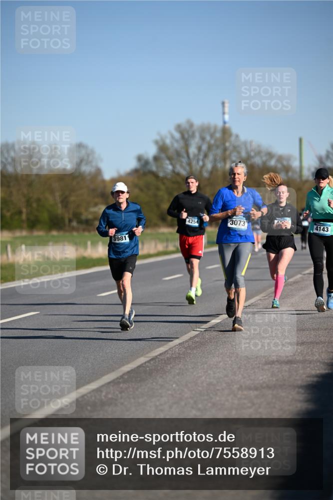 06.04.2025 - 44. Internationalen Wilhelmsburger Insellauf Dr. Thomas Lammeyer http://msf.ph/oto/7558913 06.04.2025 09:35:01 Laufen 4254, 3073, 4143, 3981 meine-sportfotos.de