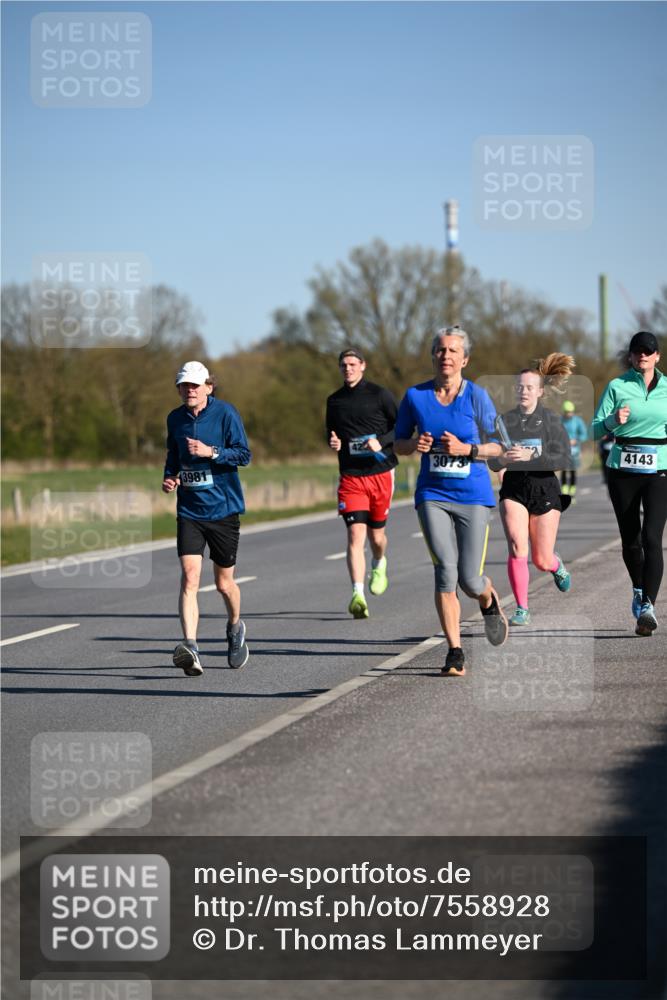 06.04.2025 - 44. Internationalen Wilhelmsburger Insellauf Dr. Thomas Lammeyer http://msf.ph/oto/7558928 06.04.2025 09:35:01 Laufen 3073, 3981, 4143 meine-sportfotos.de