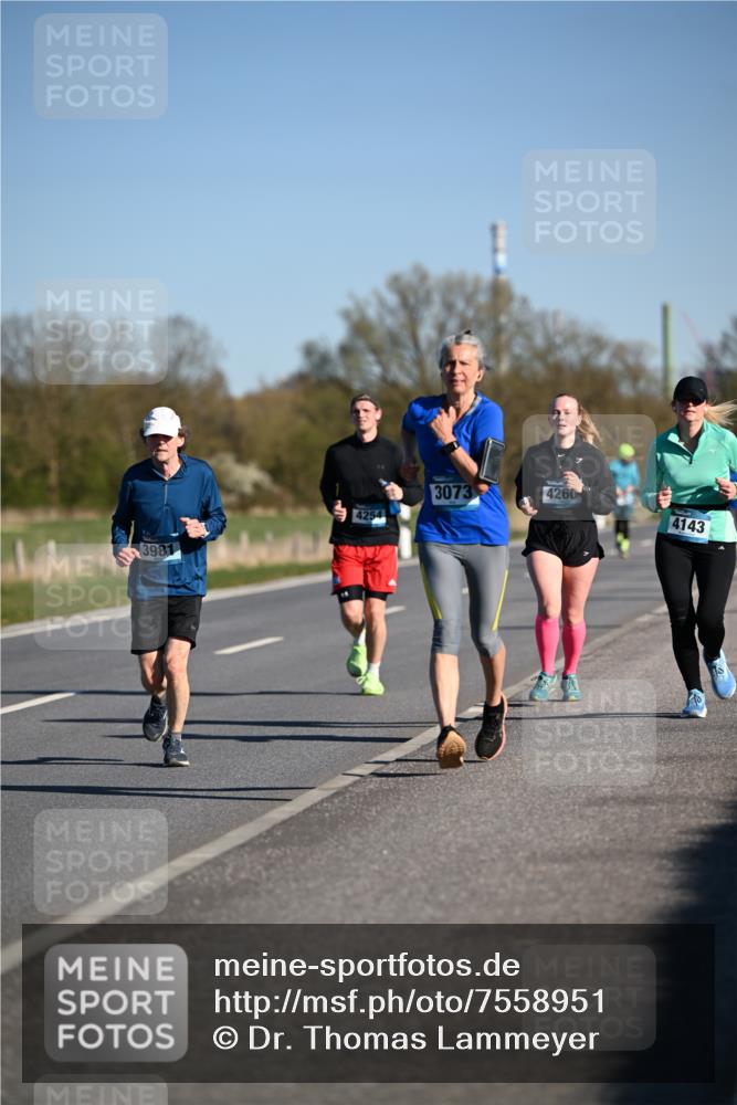 06.04.2025 - 44. Internationalen Wilhelmsburger Insellauf Dr. Thomas Lammeyer http://msf.ph/oto/7558951 06.04.2025 09:35:01 Laufen 3073, 4260, 4254, 4143, 3981 meine-sportfotos.de