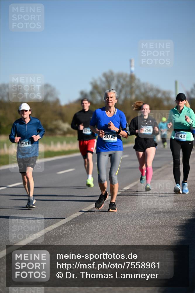 06.04.2025 - 44. Internationalen Wilhelmsburger Insellauf Dr. Thomas Lammeyer http://msf.ph/oto/7558961 06.04.2025 09:35:02 Laufen 3073, 3981, 260, 4143 meine-sportfotos.de