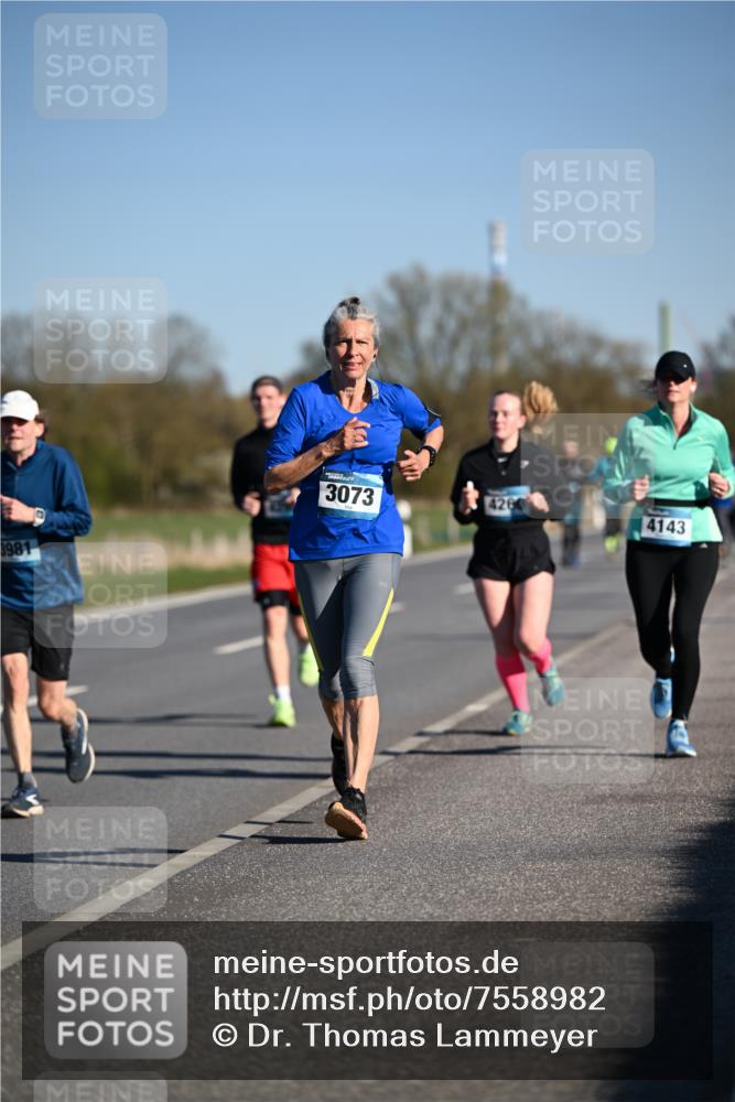 06.04.2025 - 44. Internationalen Wilhelmsburger Insellauf Dr. Thomas Lammeyer http://msf.ph/oto/7558982 06.04.2025 09:35:03 Laufen 3981, 3073, 4260, 4143 meine-sportfotos.de