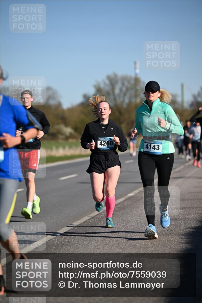06.04.2025 - 44. Internationalen Wilhelmsburger Insellauf Dr. Thomas Lammeyer http://msf.ph/oto/7559039 06.04.2025 09:35:04 Laufen 4260, 4143 meine-sportfotos.de