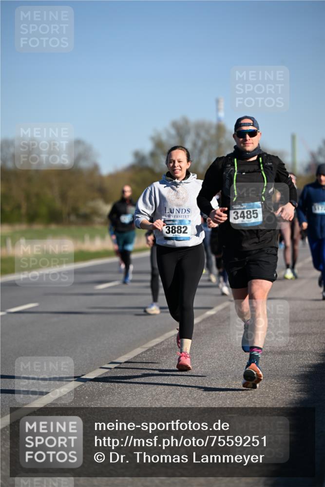 06.04.2025 - 44. Internationalen Wilhelmsburger Insellauf Dr. Thomas Lammeyer http://msf.ph/oto/7559251 06.04.2025 09:35:13 Laufen 3882, 3485, 5174 meine-sportfotos.de