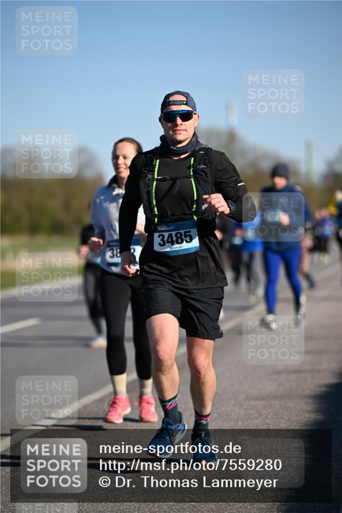 06.04.2025 - 44. Internationalen Wilhelmsburger Insellauf Dr. Thomas Lammeyer http://msf.ph/oto/7559280 06.04.2025 09:35:14 Laufen 38, 3485 meine-sportfotos.de