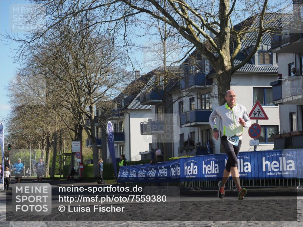 06.04.2025 - 44. Internationalen Wilhelmsburger Insellauf Luisa Fischer http://msf.ph/oto/7559380 06.04.2025 10:26:42 Ziel 4327 meine-sportfotos.de
