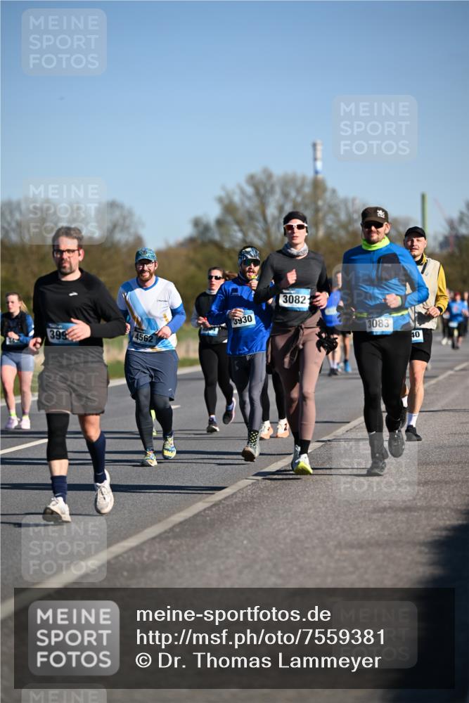 06.04.2025 - 44. Internationalen Wilhelmsburger Insellauf Dr. Thomas Lammeyer http://msf.ph/oto/7559381 06.04.2025 09:35:17 Laufen 4562, 399, 3930, 3082, 3083, 40 meine-sportfotos.de