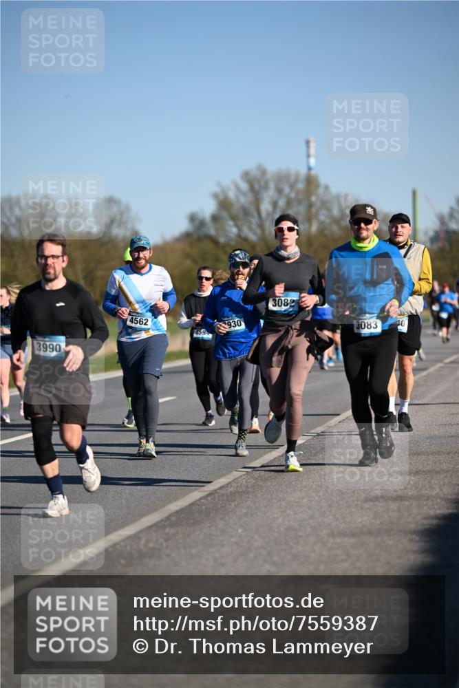 06.04.2025 - 44. Internationalen Wilhelmsburger Insellauf Dr. Thomas Lammeyer http://msf.ph/oto/7559387 06.04.2025 09:35:18 Laufen 3990, 4562, 459, 930, 3082, 3083, 40 meine-sportfotos.de