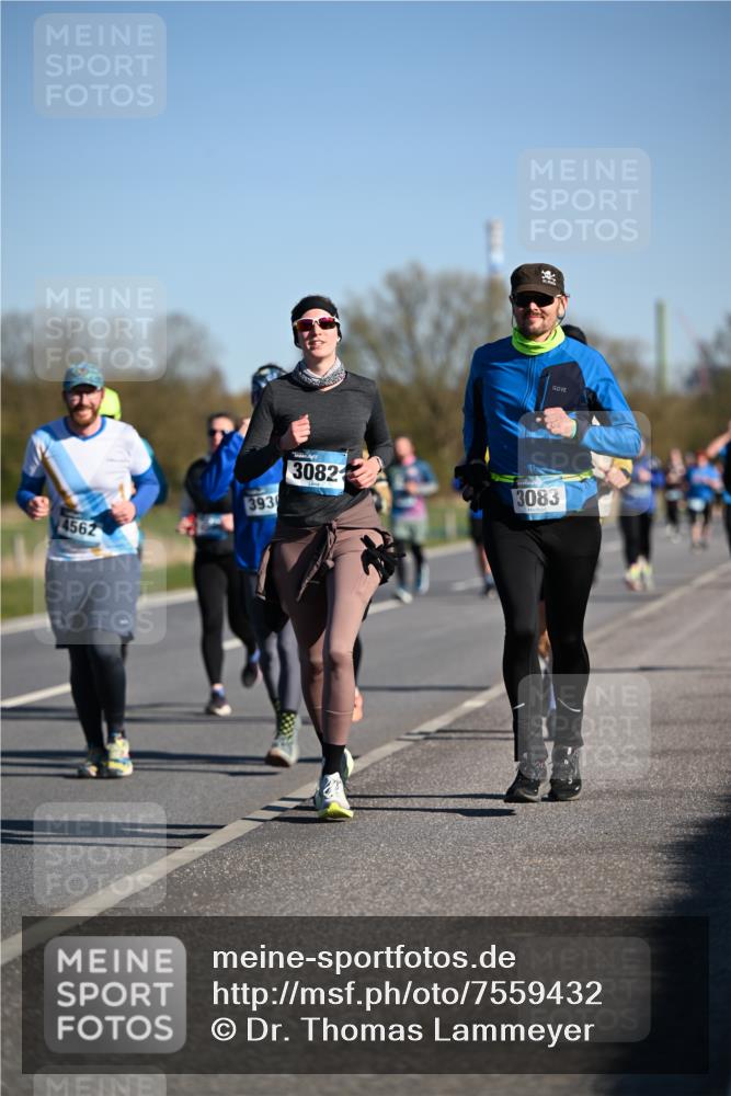 06.04.2025 - 44. Internationalen Wilhelmsburger Insellauf Dr. Thomas Lammeyer http://msf.ph/oto/7559432 06.04.2025 09:35:19 Laufen 4562, 393, 3082, 3083 meine-sportfotos.de