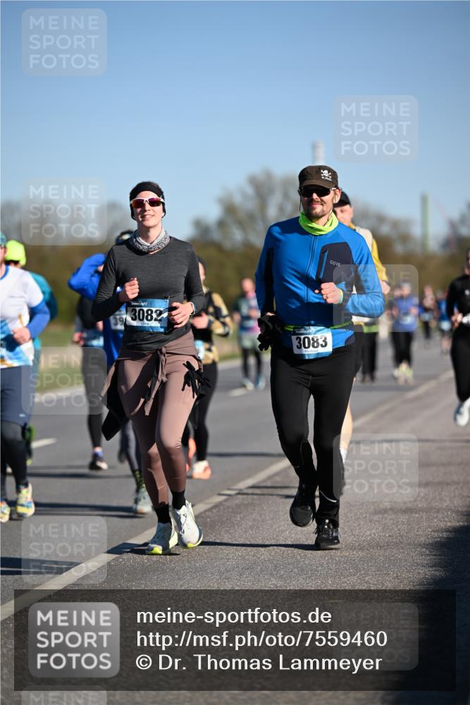 06.04.2025 - 44. Internationalen Wilhelmsburger Insellauf Dr. Thomas Lammeyer http://msf.ph/oto/7559460 06.04.2025 09:35:20 Laufen 3082, 3083 meine-sportfotos.de