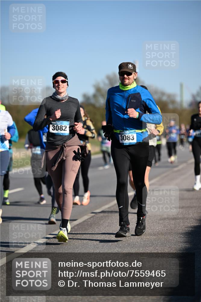 06.04.2025 - 44. Internationalen Wilhelmsburger Insellauf Dr. Thomas Lammeyer http://msf.ph/oto/7559465 06.04.2025 09:35:20 Laufen 3082, 3083 meine-sportfotos.de