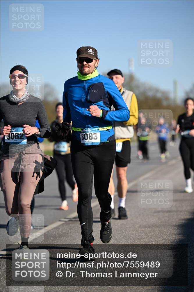 06.04.2025 - 44. Internationalen Wilhelmsburger Insellauf Dr. Thomas Lammeyer http://msf.ph/oto/7559489 06.04.2025 09:35:21 Laufen 3082, 3083 meine-sportfotos.de
