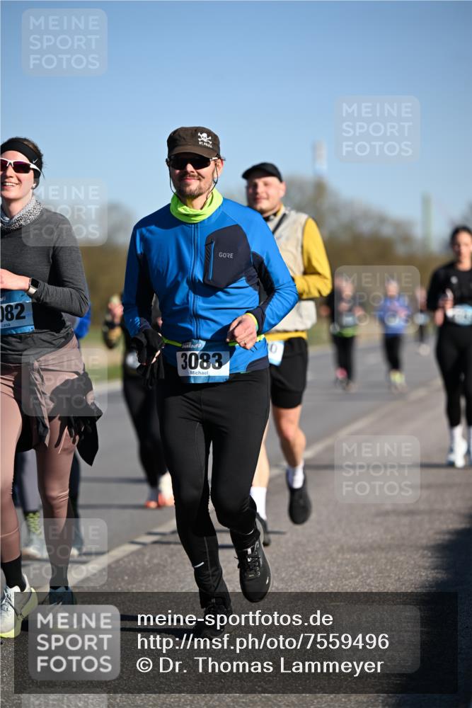 06.04.2025 - 44. Internationalen Wilhelmsburger Insellauf Dr. Thomas Lammeyer http://msf.ph/oto/7559496 06.04.2025 09:35:21 Laufen 082, 3083 meine-sportfotos.de