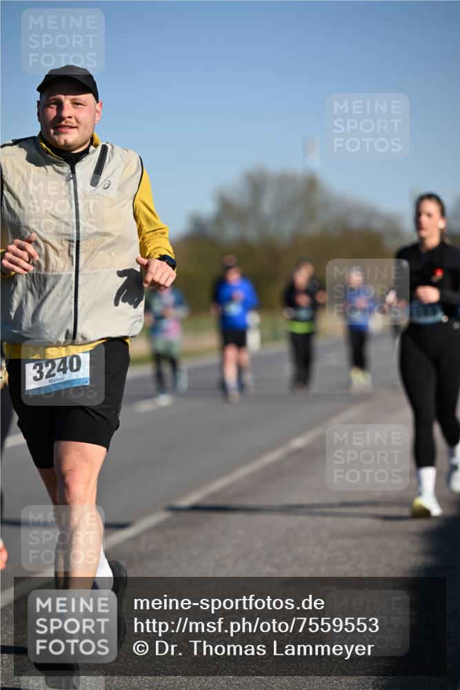 06.04.2025 - 44. Internationalen Wilhelmsburger Insellauf Dr. Thomas Lammeyer http://msf.ph/oto/7559553 06.04.2025 09:35:23 Laufen 3240 meine-sportfotos.de