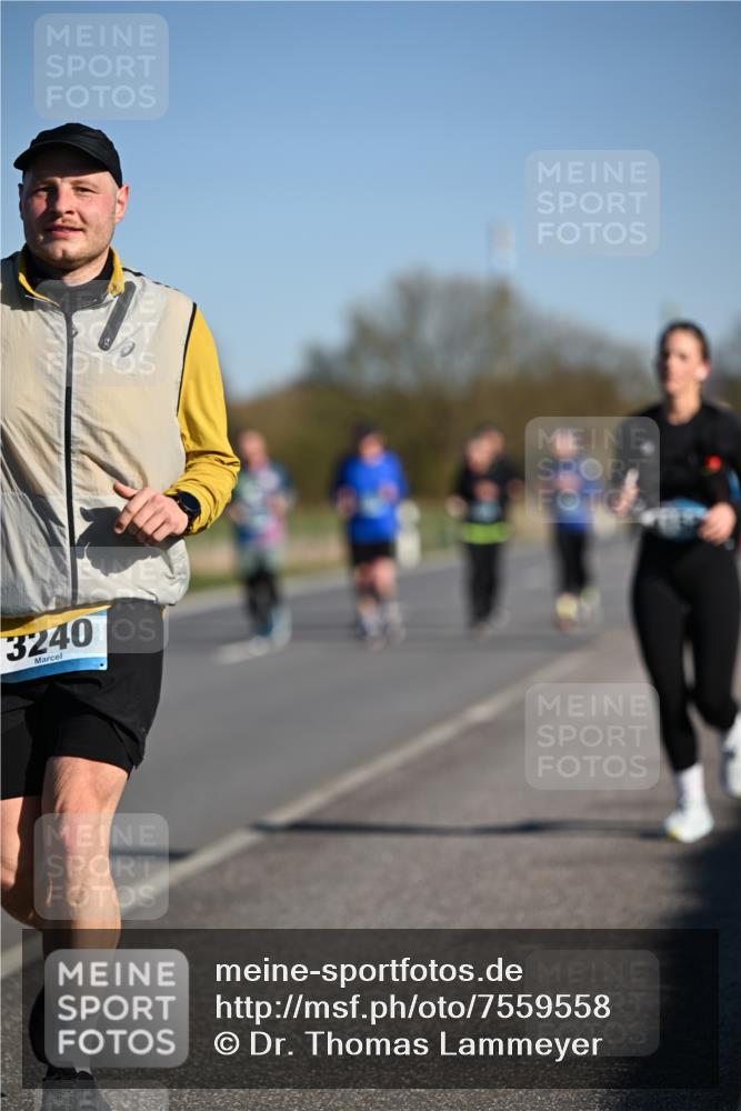 06.04.2025 - 44. Internationalen Wilhelmsburger Insellauf Dr. Thomas Lammeyer http://msf.ph/oto/7559558 06.04.2025 09:35:23 Laufen 3240 meine-sportfotos.de