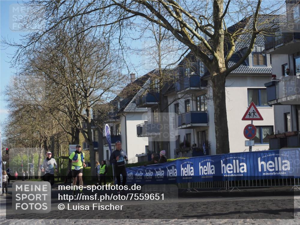 06.04.2025 - 44. Internationalen Wilhelmsburger Insellauf Luisa Fischer http://msf.ph/oto/7559651 06.04.2025 10:26:58 Ziel 3343, 3610, 0032 meine-sportfotos.de