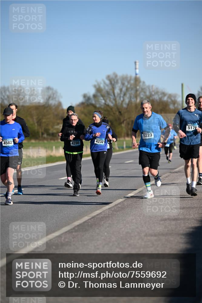 06.04.2025 - 44. Internationalen Wilhelmsburger Insellauf Dr. Thomas Lammeyer http://msf.ph/oto/7559692 06.04.2025 09:35:27 Laufen 4582, 707, 5223, 4295, 4232, 5176 meine-sportfotos.de