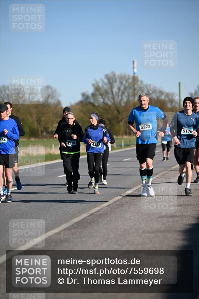 06.04.2025 - 44. Internationalen Wilhelmsburger Insellauf Dr. Thomas Lammeyer http://msf.ph/oto/7559698 06.04.2025 09:35:28 Laufen 582, 4295, 423, 5223, 5176 meine-sportfotos.de