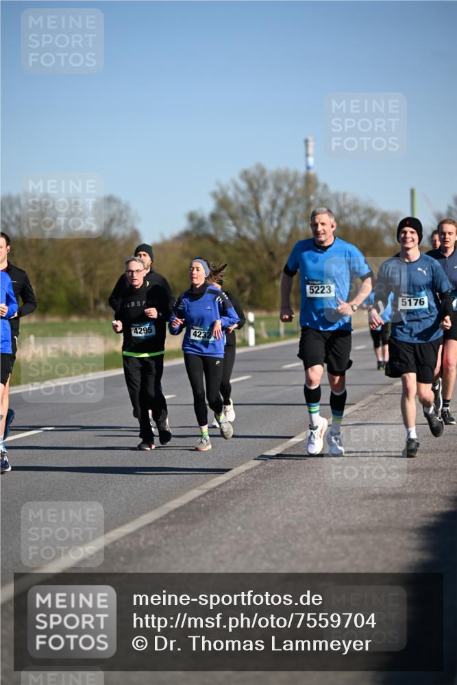 06.04.2025 - 44. Internationalen Wilhelmsburger Insellauf Dr. Thomas Lammeyer http://msf.ph/oto/7559704 06.04.2025 09:35:28 Laufen 4295, 4232, 5223, 5176 meine-sportfotos.de