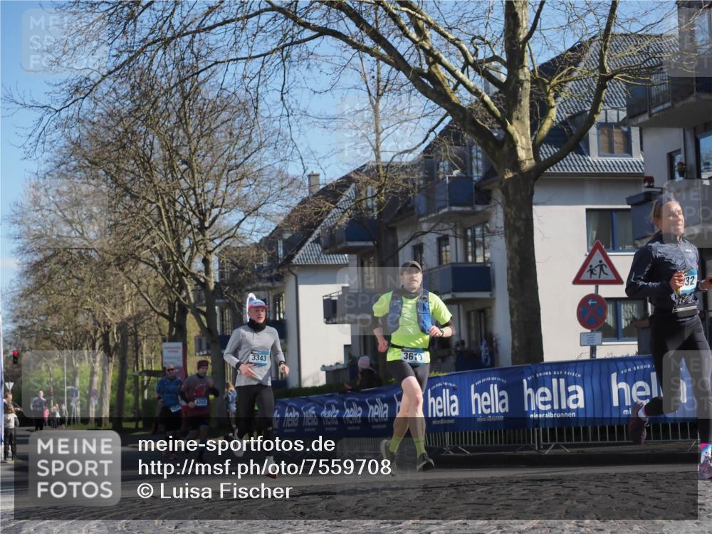 06.04.2025 - 44. Internationalen Wilhelmsburger Insellauf Luisa Fischer http://msf.ph/oto/7559708 06.04.2025 10:27:01 Ziel 4203, 3343, 3610, 32 meine-sportfotos.de