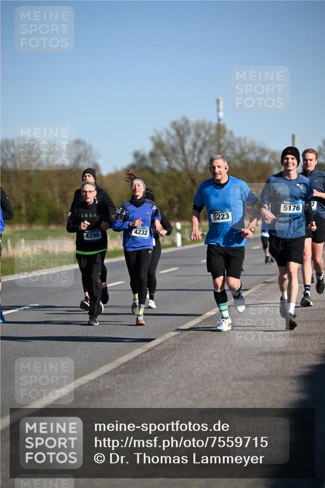 06.04.2025 - 44. Internationalen Wilhelmsburger Insellauf Dr. Thomas Lammeyer http://msf.ph/oto/7559715 06.04.2025 09:35:28 Laufen 4295, 4232, 5223, 5176 meine-sportfotos.de