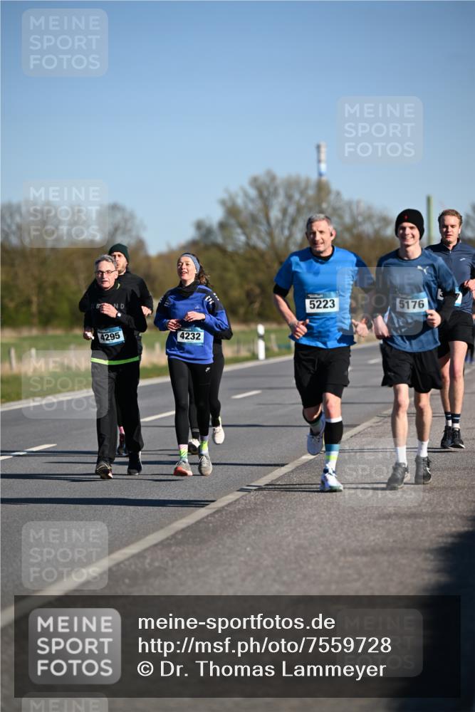 06.04.2025 - 44. Internationalen Wilhelmsburger Insellauf Dr. Thomas Lammeyer http://msf.ph/oto/7559728 06.04.2025 09:35:28 Laufen 4295, 4232, 5223, 5176 meine-sportfotos.de