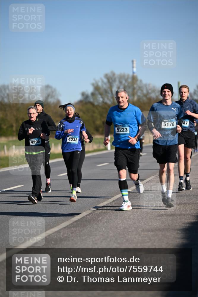 06.04.2025 - 44. Internationalen Wilhelmsburger Insellauf Dr. Thomas Lammeyer http://msf.ph/oto/7559744 06.04.2025 09:35:29 Laufen 4232, 4295, 5223, 5176, 287 meine-sportfotos.de