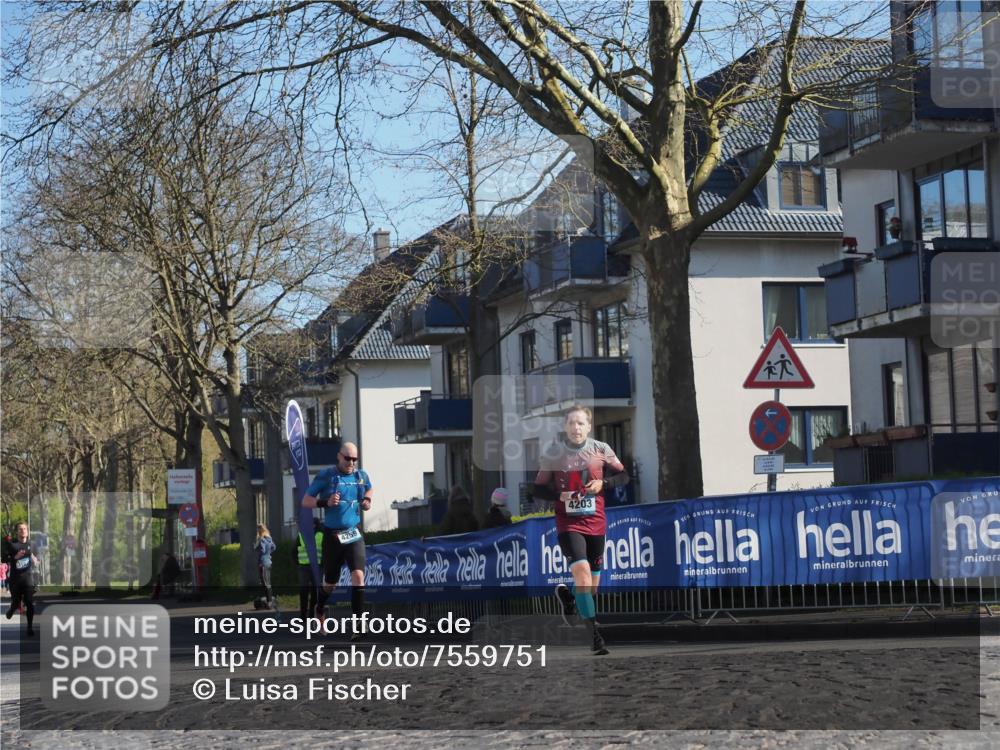 06.04.2025 - 44. Internationalen Wilhelmsburger Insellauf Luisa Fischer http://msf.ph/oto/7559751 06.04.2025 10:27:04 Ziel 31, 4259, 4203 meine-sportfotos.de