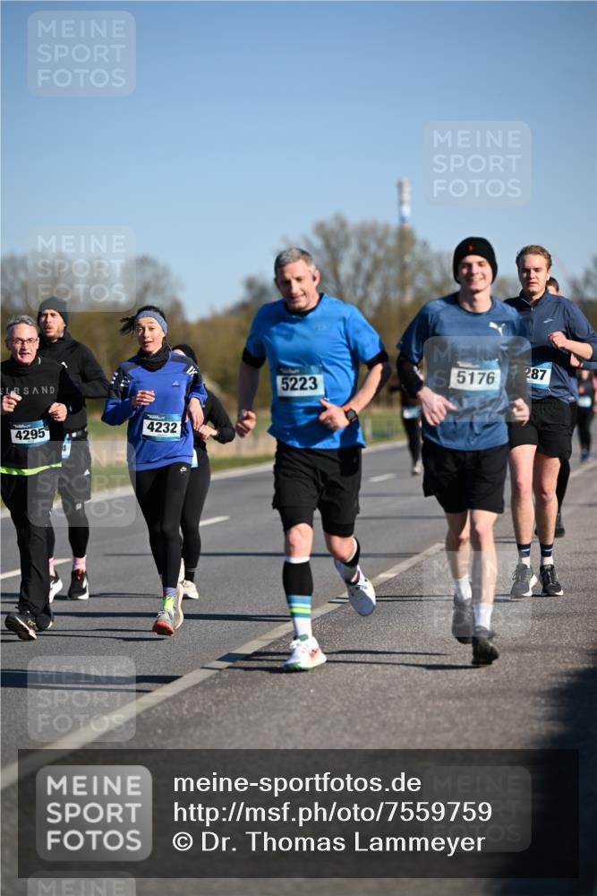 06.04.2025 - 44. Internationalen Wilhelmsburger Insellauf Dr. Thomas Lammeyer http://msf.ph/oto/7559759 06.04.2025 09:35:30 Laufen 4295, 4232, 5223, 5176, 287 meine-sportfotos.de