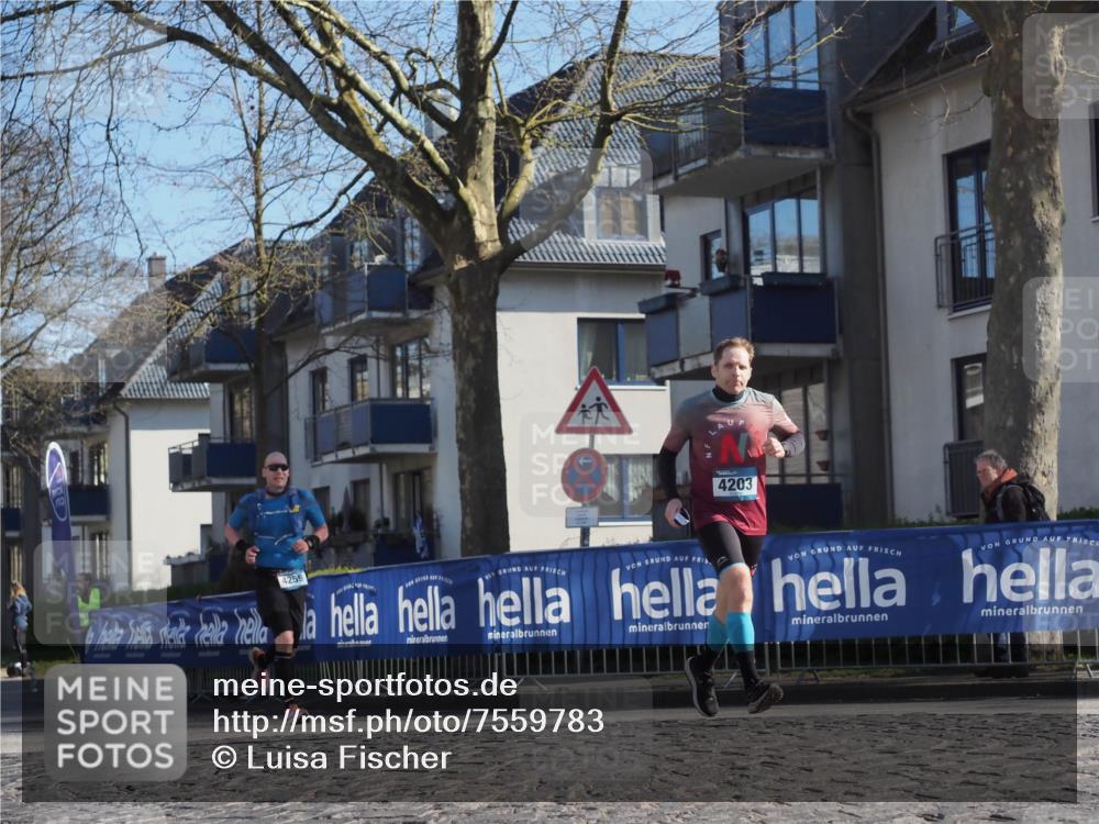 06.04.2025 - 44. Internationalen Wilhelmsburger Insellauf Luisa Fischer http://msf.ph/oto/7559783 06.04.2025 10:27:05 Ziel 4203, 4259 meine-sportfotos.de