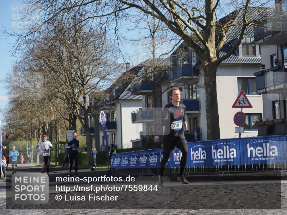 06.04.2025 - 44. Internationalen Wilhelmsburger Insellauf Luisa Fischer http://msf.ph/oto/7559844 06.04.2025 10:27:09 Ziel 3344, 6, 3181 meine-sportfotos.de
