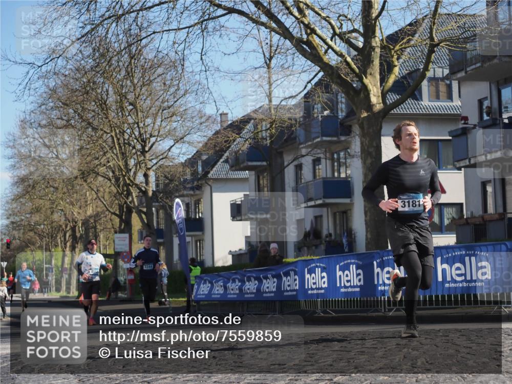 06.04.2025 - 44. Internationalen Wilhelmsburger Insellauf Luisa Fischer http://msf.ph/oto/7559859 06.04.2025 10:27:10 Ziel 3344, 3181, 6 meine-sportfotos.de